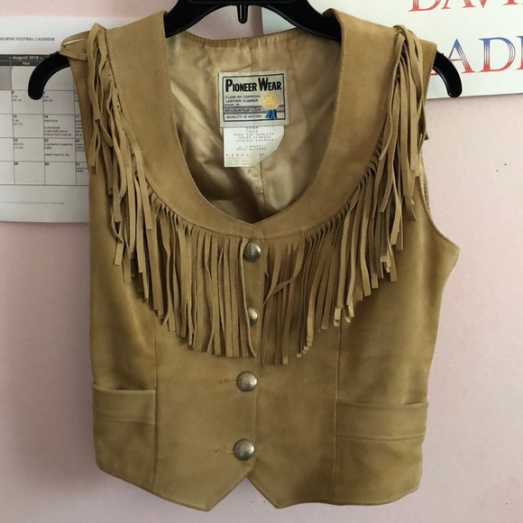 Tops - Leather fringe vest ✌🏼